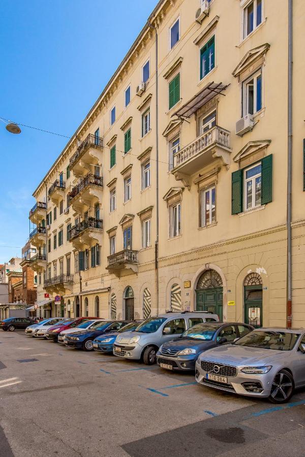 Apartments Porto Marina 2 Rijeka Luaran gambar